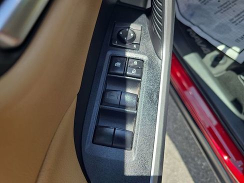 Used 2020 Toyota RAV4 XLE w/ Convenience Package FWD image 16