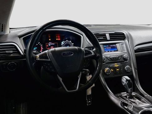 Used 2013 Ford Fusion SE FWD image 18