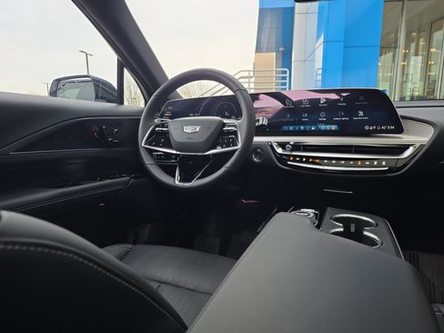 Used 2025 Cadillac Lyriq Sport image 38