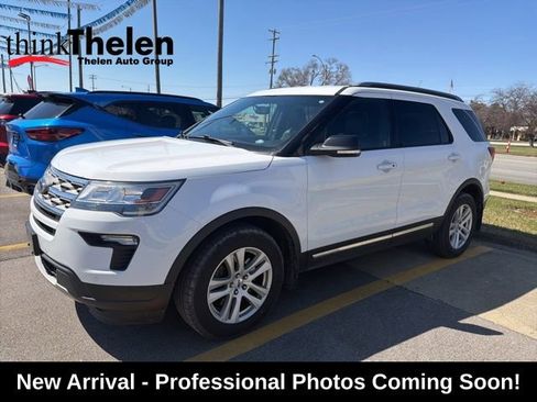 Used 2018 Ford Explorer XLT w/ Equipment Group 202A AWD/4WD image 2