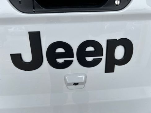 Used 2023 Jeep Gladiator Sport AWD/4WD image 23
