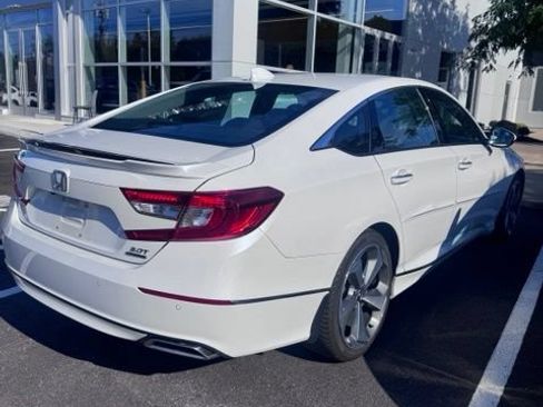 Used 2019 Honda Accord Touring image 4