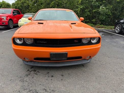 Used 2014 Dodge Challenger R/T RWD image 2