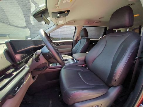 Used 2025 Kia Carnival FWD image 25