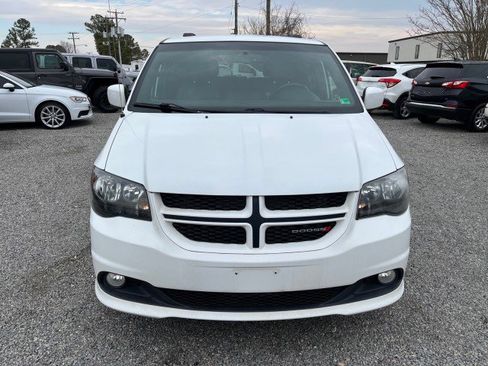 Used 2017 Dodge Grand Caravan GT image 3
