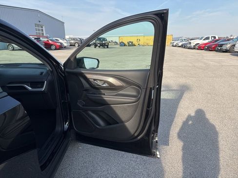 Used 2024 GMC Terrain SLT image 18
