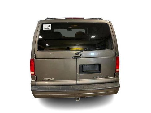 Used 1999 Chevrolet Astro AWD image 4