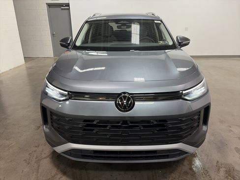 New 2026 Volkswagen Tiguan SE image 7