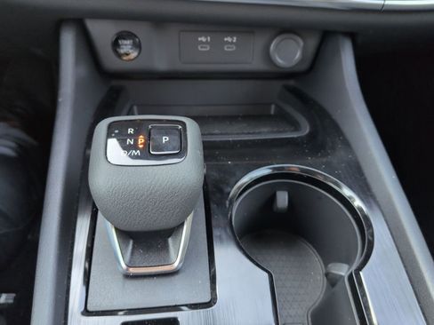 Used 2025 Nissan Rogue S AWD/4WD image 48