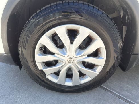 Used 2014 Nissan Rogue S image 9