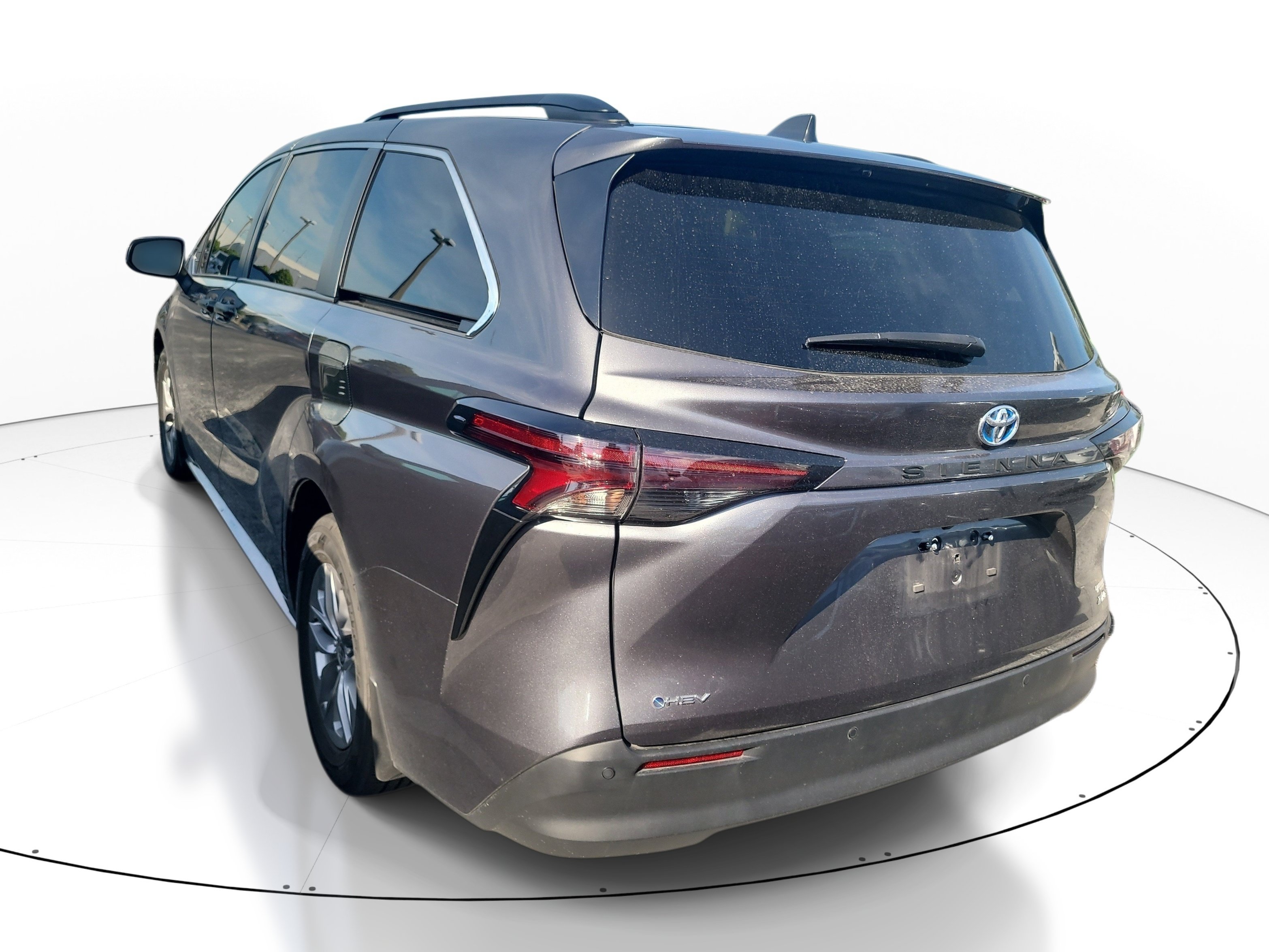 Used 2025 Toyota Sienna XLE FWD image 5