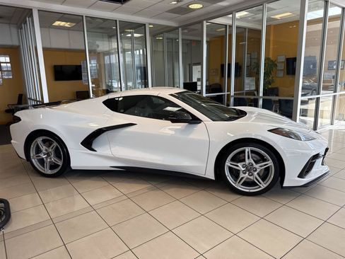 Used 2023 Chevrolet Corvette Stingray Premium Cpe w/ Z51 Performance Package RWD image 2