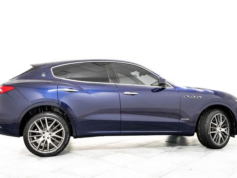 Used 2018 Maserati Levante GranLusso AWD/4WD image 7