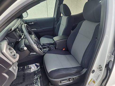 Used 2021 Toyota Tacoma TRD Off-Road AWD/4WD image 9