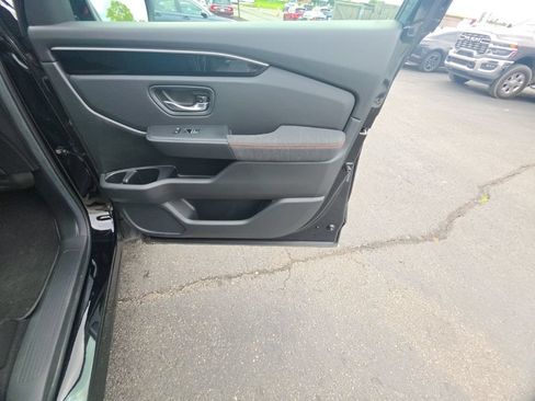 Used 2025 Honda Pilot Sport image 33