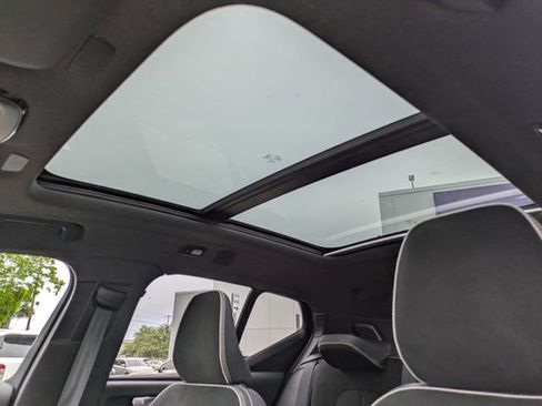 Used 2025 Volvo XC40 B5 Plus AWD/4WD image 26