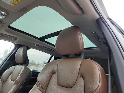 Used 2020 Volvo XC90 T6 Momentum w/ Protection Package Premier image 14