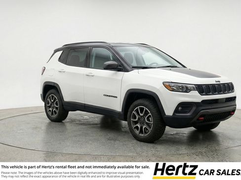 Used 2025 Jeep Compass Trailhawk AWD/4WD image 1