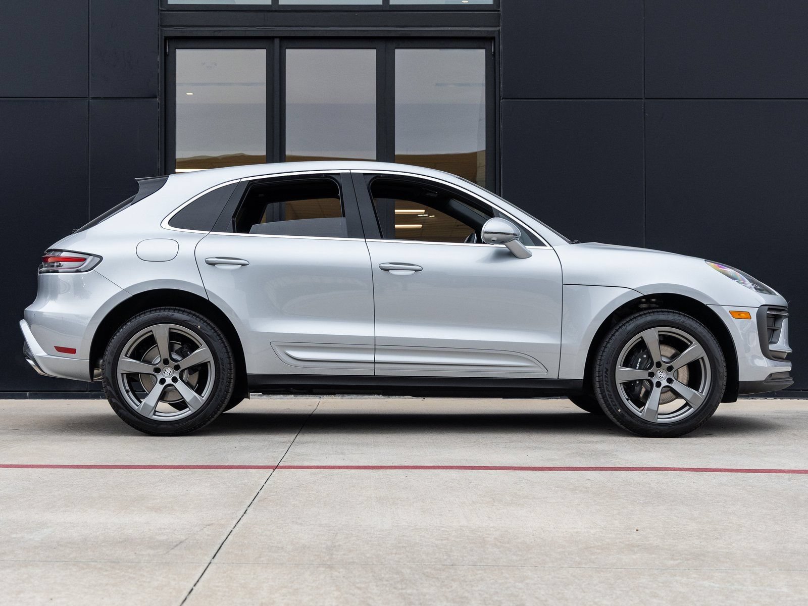 Certified 2026 Porsche Macan AWD/4WD image 12