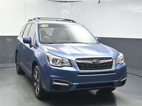 Used 2018 Subaru Forester 2.5i Premium w/ All-Weather Package image 2