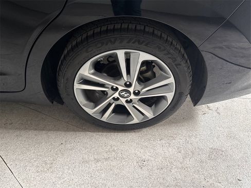 Used 2018 Hyundai Elantra Limited image 22