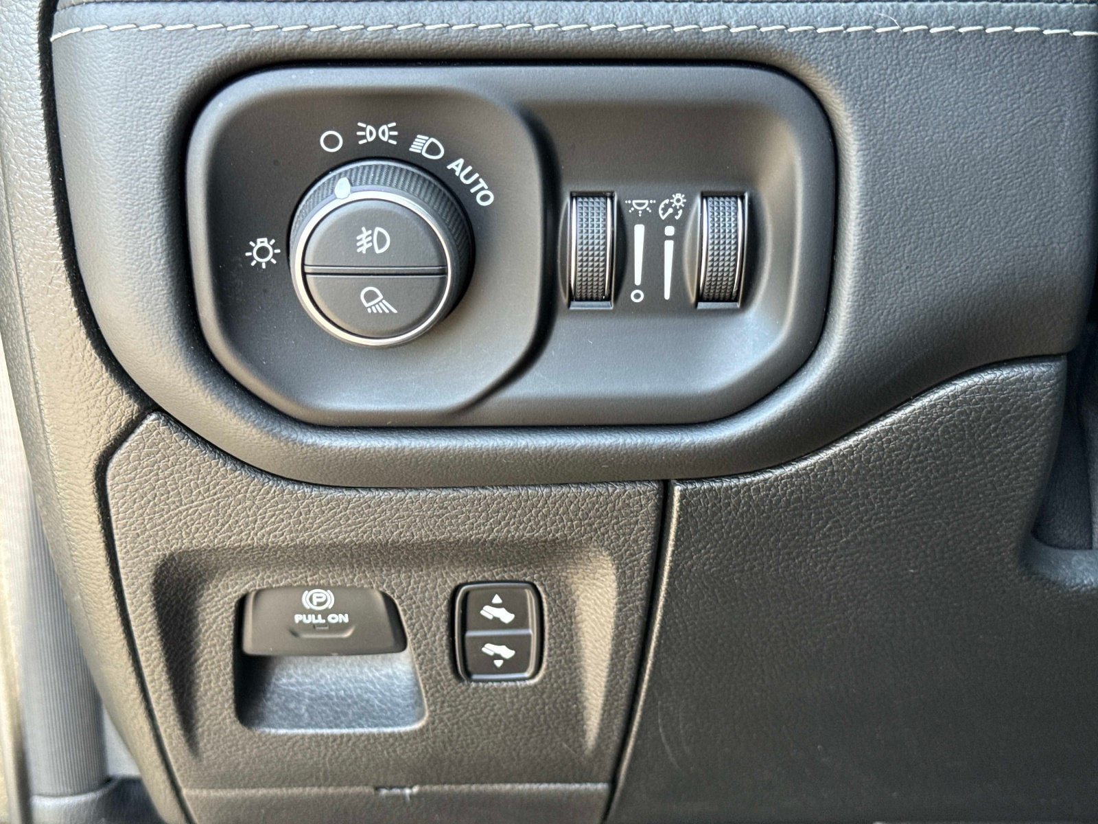 Used 2019 RAM 1500 Limited AWD/4WD image 32