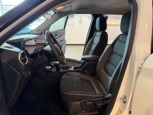 Used 2025 Chevrolet TrailBlazer LT FWD image 25