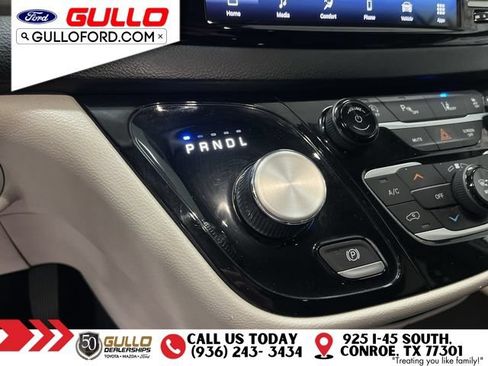 Used 2023 Chrysler Pacifica Touring-L FWD image 28