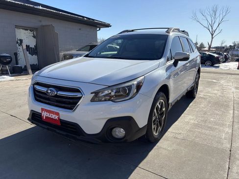 Used 2018 Subaru Outback 2.5i Premium AWD/4WD image 3