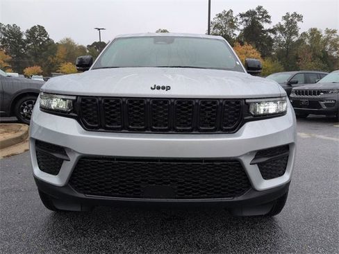 New 2025 Jeep Grand Cherokee Altitude image 8