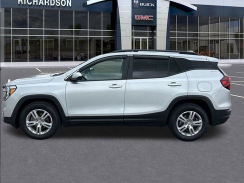 Used 2022 GMC Terrain SLE w/ Driver Convenience Package AWD/4WD image 2