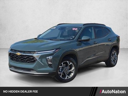 Used 2025 Chevrolet Trax LT w/ LT Convenience Package FWD image 1