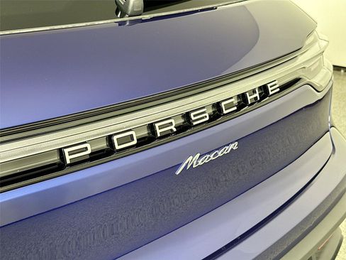 Certified 2026 Porsche Macan AWD/4WD image 17