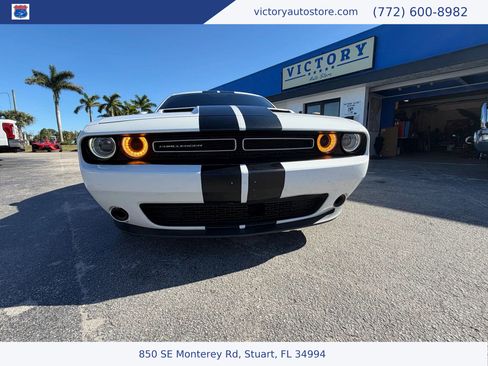 Used 2019 Dodge Challenger SXT image 15