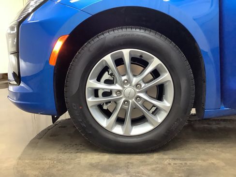 New 2027 Chrysler Pacifica Select FWD image 22