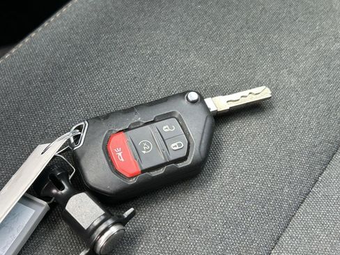 Used 2024 Jeep Wrangler Unlimited Sahara AWD/4WD image 10
