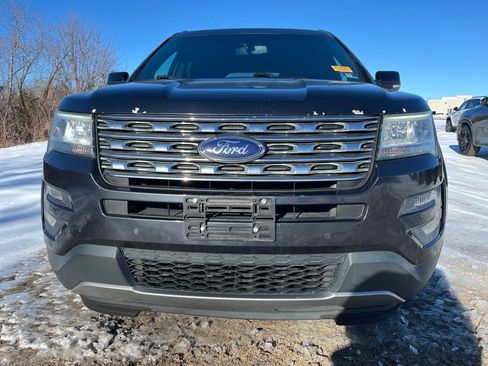 Used 2017 Ford Explorer XLT w/ Equipment Group 202A image 2