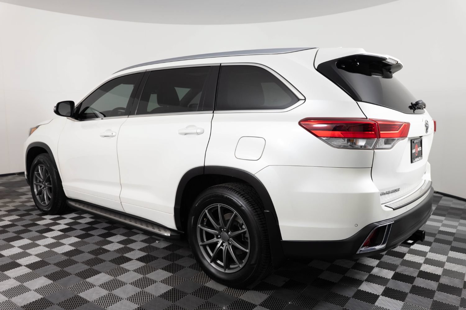 Used 2019 Toyota Highlander Limited Platinum AWD/4WD image 4