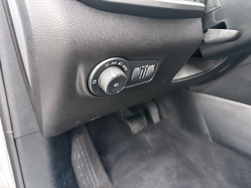 Used 2024 Jeep Compass Latitude AWD/4WD image 28