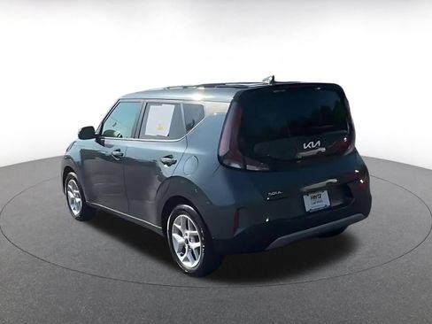 Used 2025 Kia Soul LX w/ LX Technology Package FWD image 8