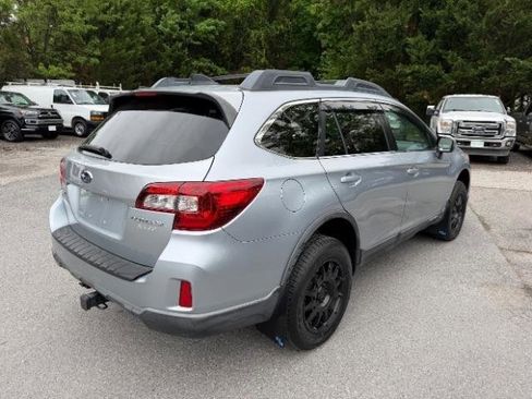 Used 2016 Subaru Outback 2.5i Limited AWD/4WD image 5