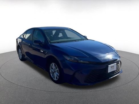 Used 2025 Toyota Camry LE image 3