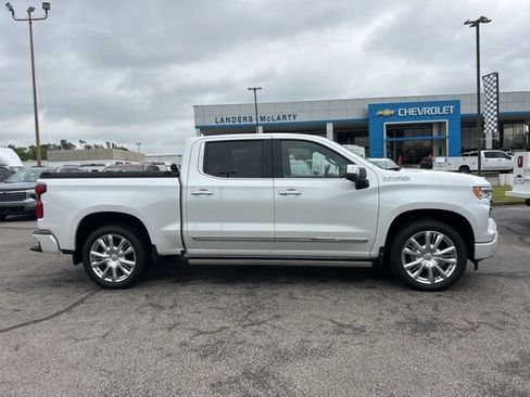 Used 2023 Chevrolet Silverado 1500 High Country w/ Technology Package AWD/4WD image 2