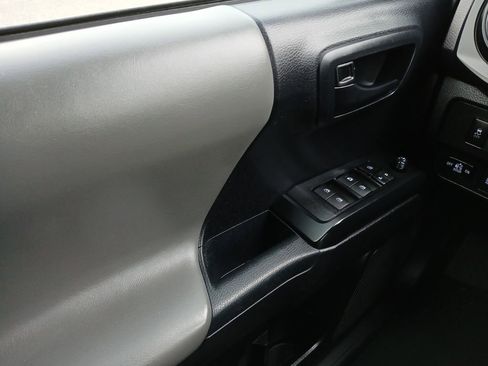 Used 2021 Toyota Tacoma SR w/ SR Convenience Package image 23