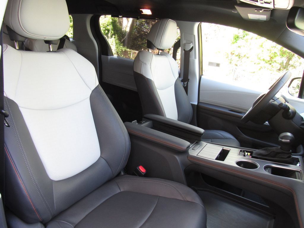 Used 2024 Toyota Sienna XSE AWD/4WD image 21