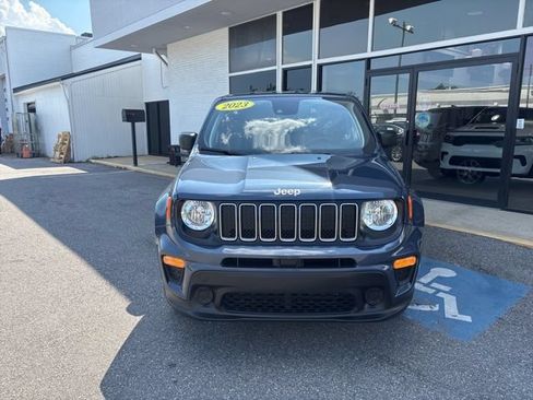 Used 2023 Jeep Renegade Latitude AWD/4WD image 4