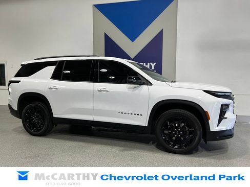 Used 2025 Chevrolet Traverse LT w/ Midnight/Sport Edition FWD image 3