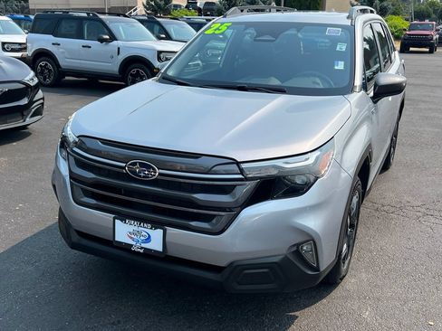 Used 2025 Subaru Forester Premium AWD/4WD image 4