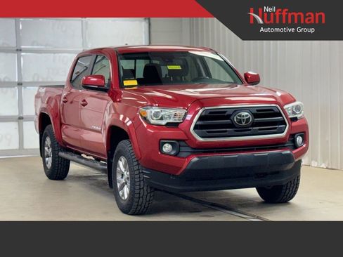 Used 2018 Toyota Tacoma SR5 w/ Four Season Floor Mat Package AWD/4WD image 1