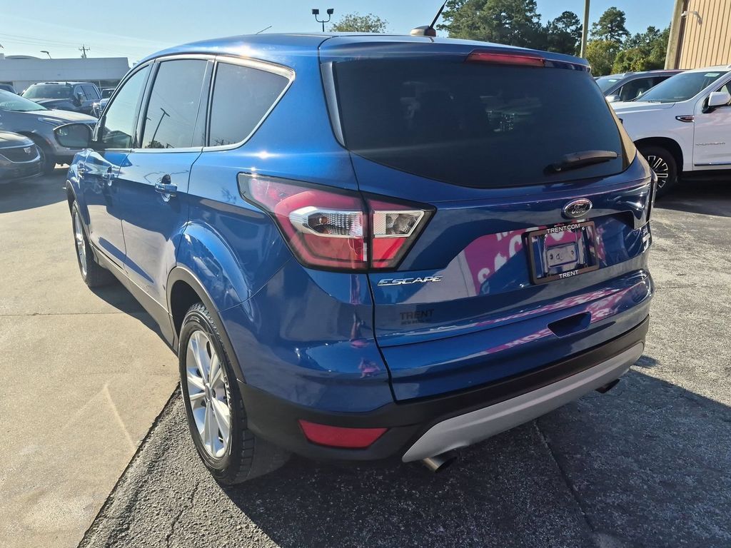 Used 2017 Ford Escape SE FWD image 2